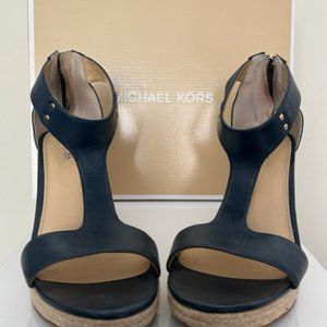 Michael Kors Size 6.5  Navy Platform